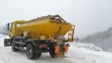 Нормализира се обстановката по пътищата след обилния снеговалеж
