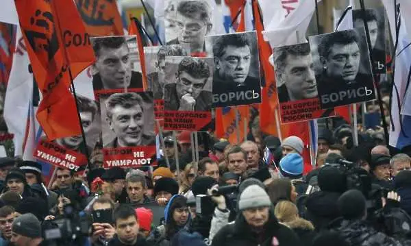 Шествието в памет на Немцов - най-голямото в новата история на Москва