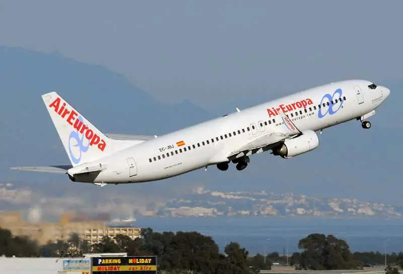 10 пътника припаднаха в самолет на Air Europa