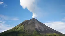 В Коста Рика изригна вулкан, евакуират хората в района