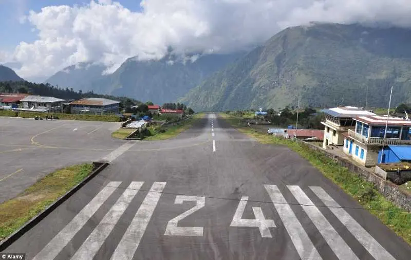 Турски самолет излезе от пистата в Катманду