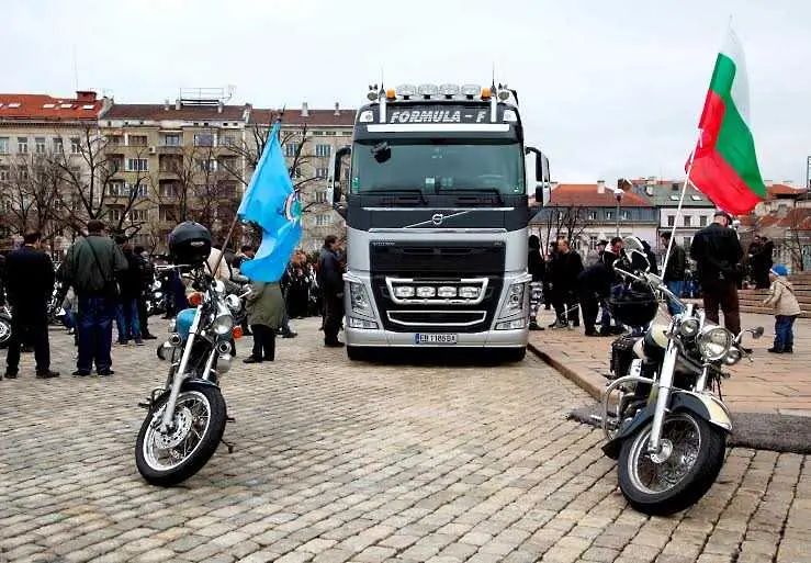 500 конски сили поведоха рокерско шествие в София