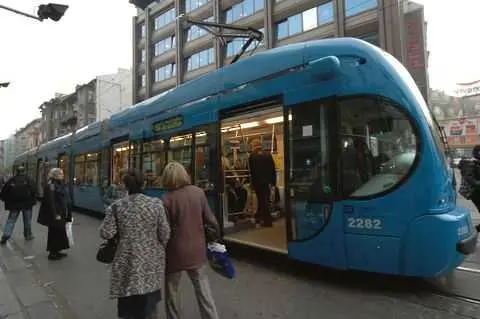 Градският транспорт в София ще се движи до 1,30 ч. тази нощ