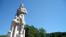 Свлачище заплашва да срути паметника на Христо Ботев в Калофер