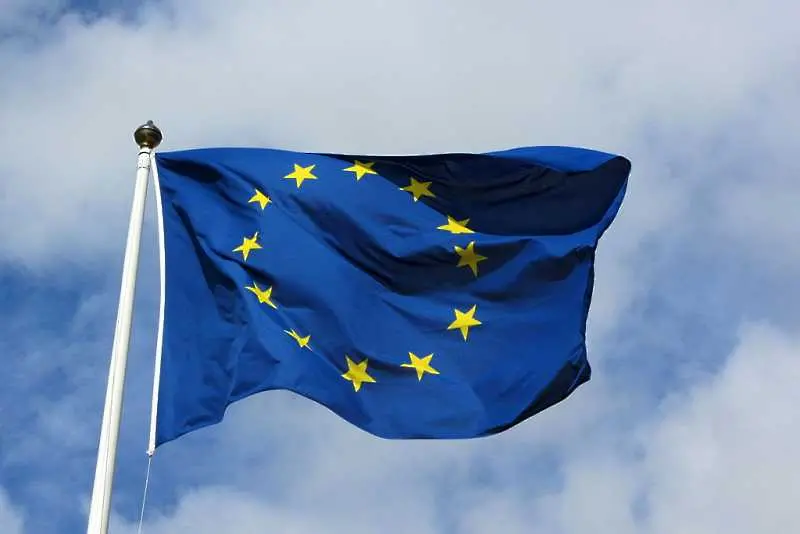 ЕС финансира с 1 млрд. евро младежката заетост през 2015 г. 