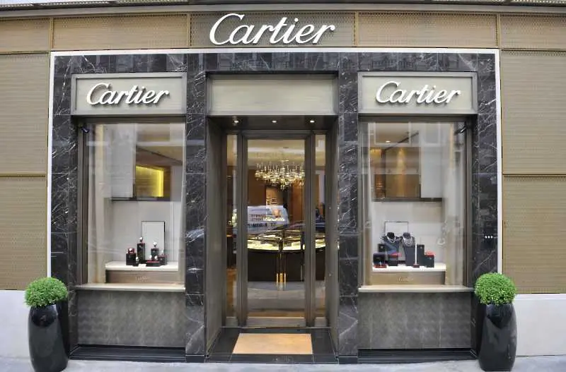 Зрелищен обир в магазин на Cartier в Кан