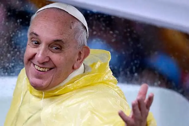 Болен италианец наруга папа Франциск погрешка
