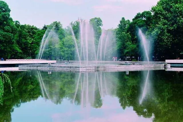 Пеещите фонтани в Пловдив се напукали на третия ден