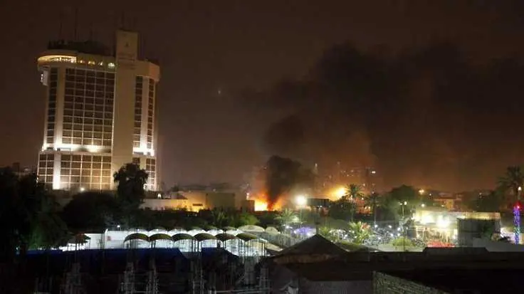 Две коли бомби избухнаха до хотели в Багдад, има жертви