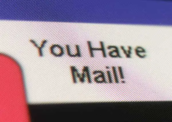 Учени: Честото проверяване на електронната поща вреди на здравето