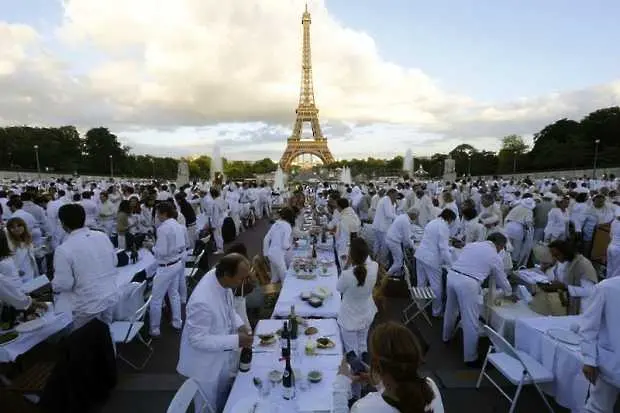 Фотогалерия: Вечеря в бяло в Париж
