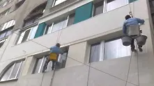 Ядосана баба се опитала да среже въжето на алпинист на 6-ия етаж