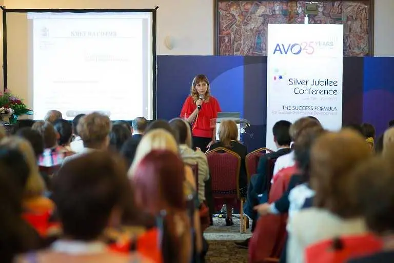 Нови методи в обучението по чужд език представени на международната конференция на АВО