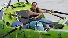 Американка тръгна на самотно плаване с гребла през Тихия океан