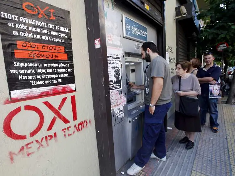 Банковата ваканция в Гърция остава в сила до сряда. Засега