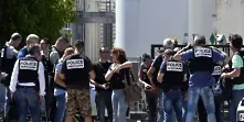 Терорист сред ранените във френския завод