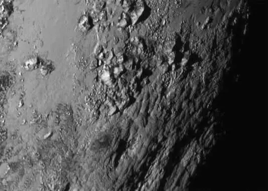 New Horizons изпрати нови смайващи снимки от Плутон