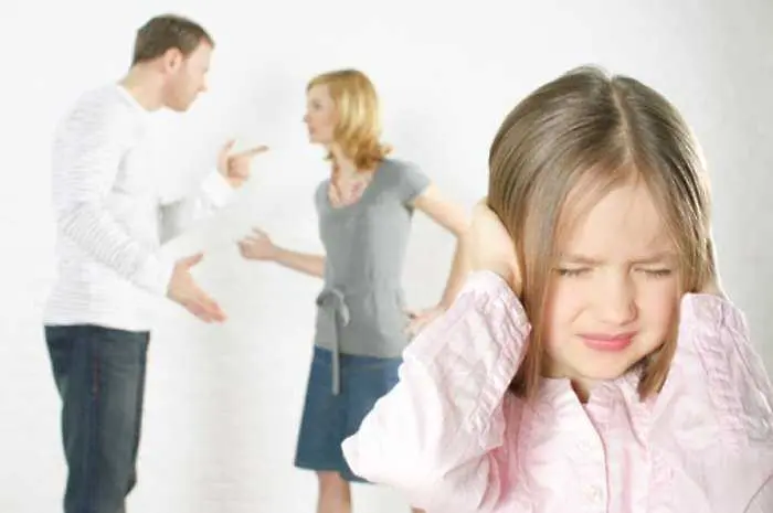 Как се поддържа връзка с дете на разведени родители