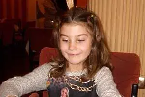 6-годишната Нора Рашева донесе две купи от Европейски шахматен фестивал