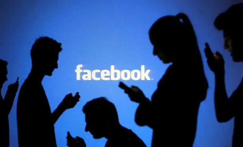 Близо 1 млрд. потребители ползват Facebook ежедневно