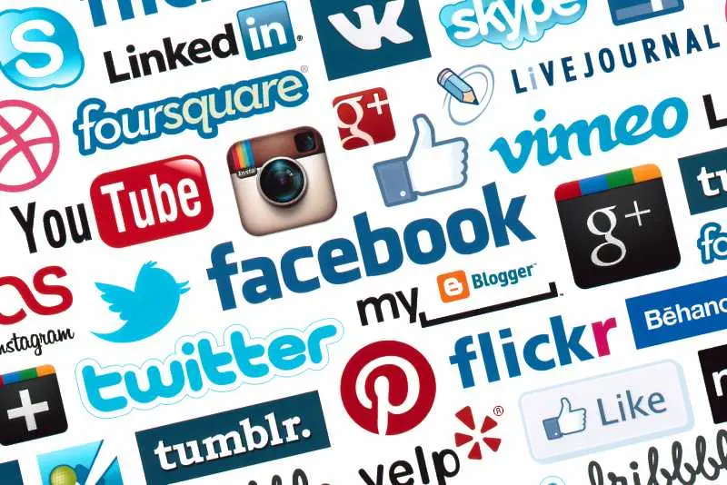 Учени: Прекаляването със социалните мрежи е опасно за здравето на подрастващите