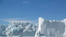 Гигантски къс се е отцепил от ледник в Гренландия