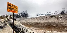 Алпинисти тръгват към Еверест за пръв път след земетресението