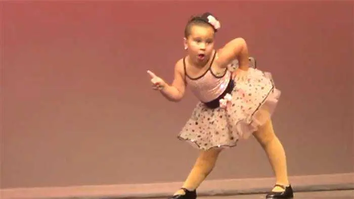 Чаровен и емоционален танц на едно 6-годишно момиченце