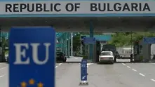 Военни и техника на границата заради бежанската вълна в Македония