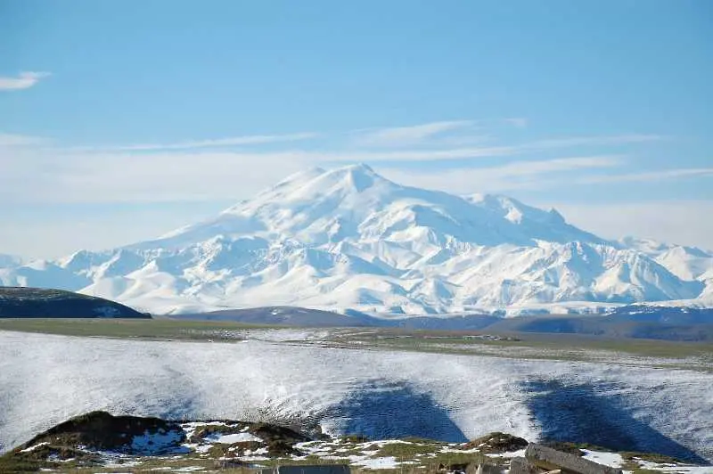 Трима български алпинисти покориха Елбрус – най-високия връх в Кавказ
