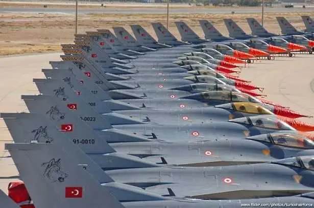 Турция е бомбардилара масирано бази на ПКК в Север Ирак