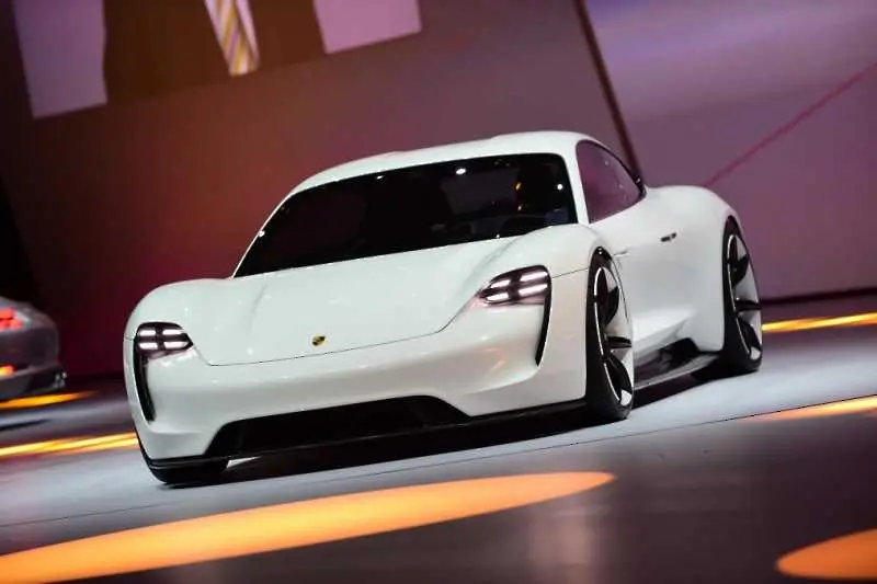 Porsche ще се конкурира с Tesla на пазара за електромобили