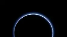 НАСА обяви сензационно откритие: Плутон има синьо небе!