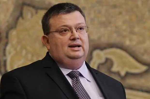 Главният прокурор поиска имунитетите на Сидеров и Десислав Чуколов