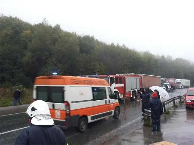 Дете е сред тежко ранените при сблъсъка на Витиня