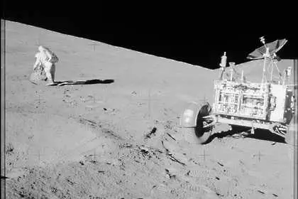 Вижте Луната отблизо, заснета от астронавти, стъпили на повърхността й