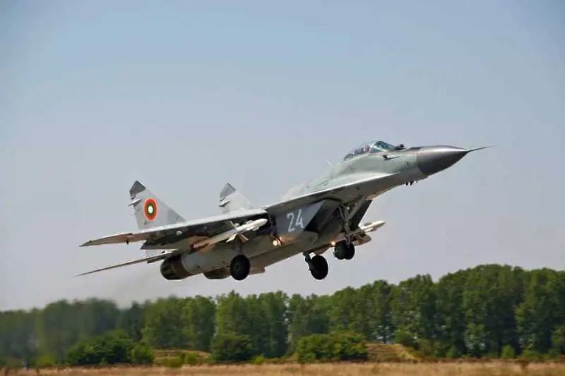 Сагата с българските военни самолети приключи – заминават за ремонт в Полша
