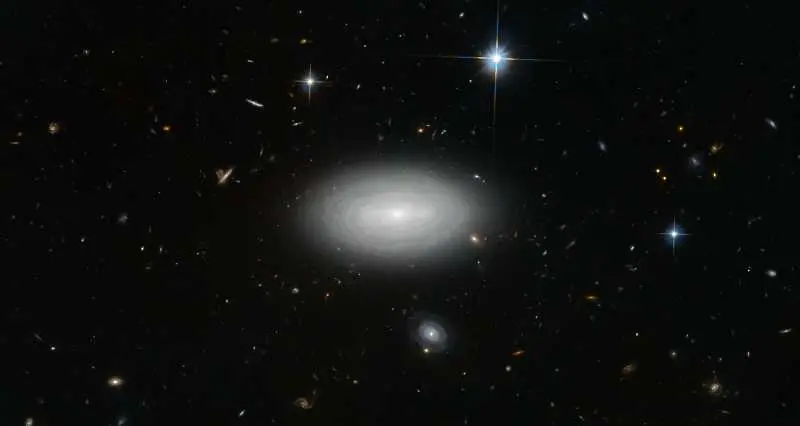 Хъбъл откри най-самотната галактика
