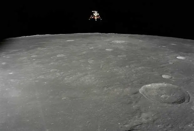 НАСА пусна историческа снимка от кацане на Луната