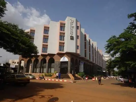 9 са загиналите до момента при нападението срещу хотел Радисън в Бамако