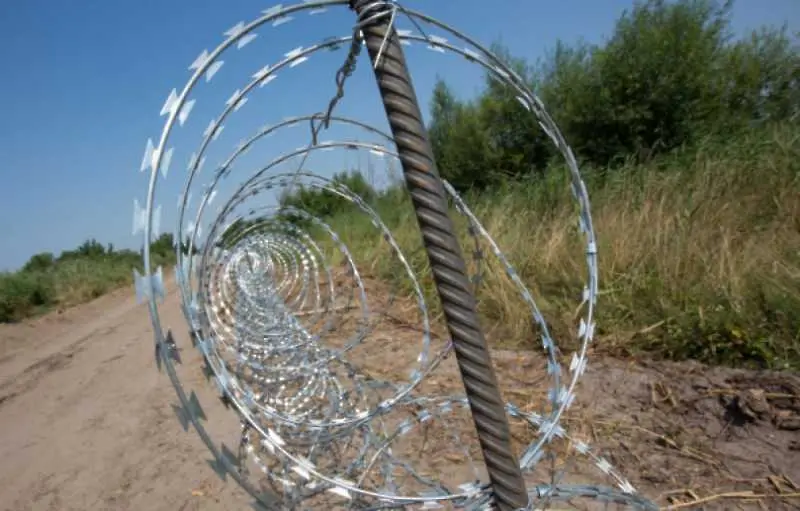 Македония вдига ограда заради мигрантите по границата с Гърция 