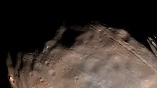 Учени: Марсианската луна Фобос се разпада