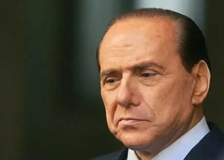 Отчаян мъж се запали край дома на Берлускони