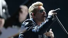 U2 почита жертвите в Париж с нова песен
