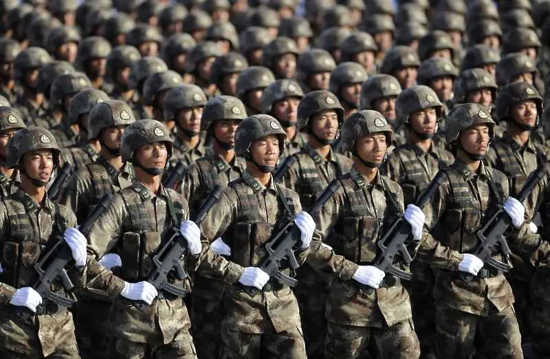 Китай засилва бойната си мощ