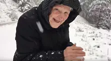 Тази мила 101-годишна баба знае как да се радва и на най-простичките неща в живота