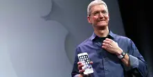 Тим Кук е бил най-ниско платеният  шеф в Apple през 2015 г.