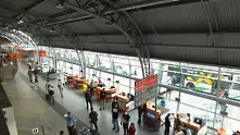 Евакуираха варшавско летище заради сигнал за бомба