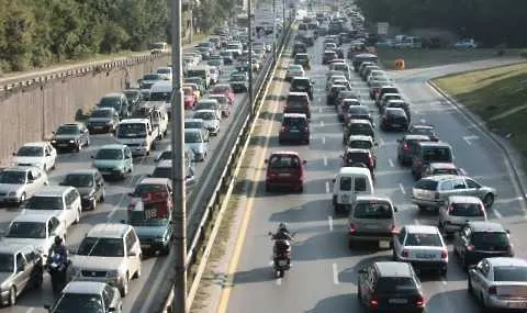 Над 100 хил. коли потеглят днес от София за празниците