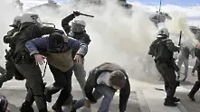 Гръцката полиция използва сълзотворен газ срещу протестиращите фермери в Атина